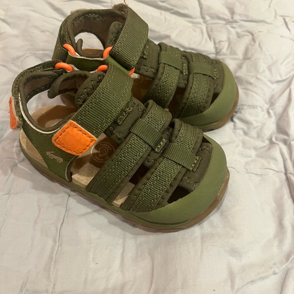 See Kai Run Wilder II sandals. Size 6. - Picture 1 of 6